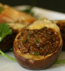 Aubergines farcies aux noix et roquefort