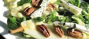 Salade de Roquefort aux poires et l'huile de noix
